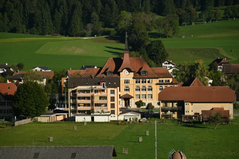 Ecole primaire et secondaire, Courtelary, Jura bernois