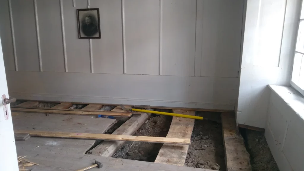 2023 - Démontage du plancher du rez-de-chaussée